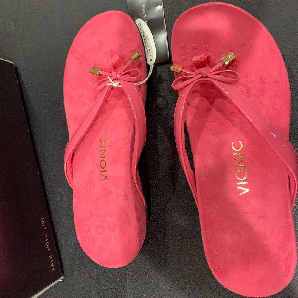 Vionic Bellall fuchsia sandals, size 7, with tags and box.  NEW